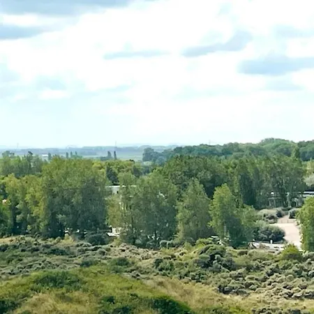 In Belgium Near Scenic Parks ニーウポールト